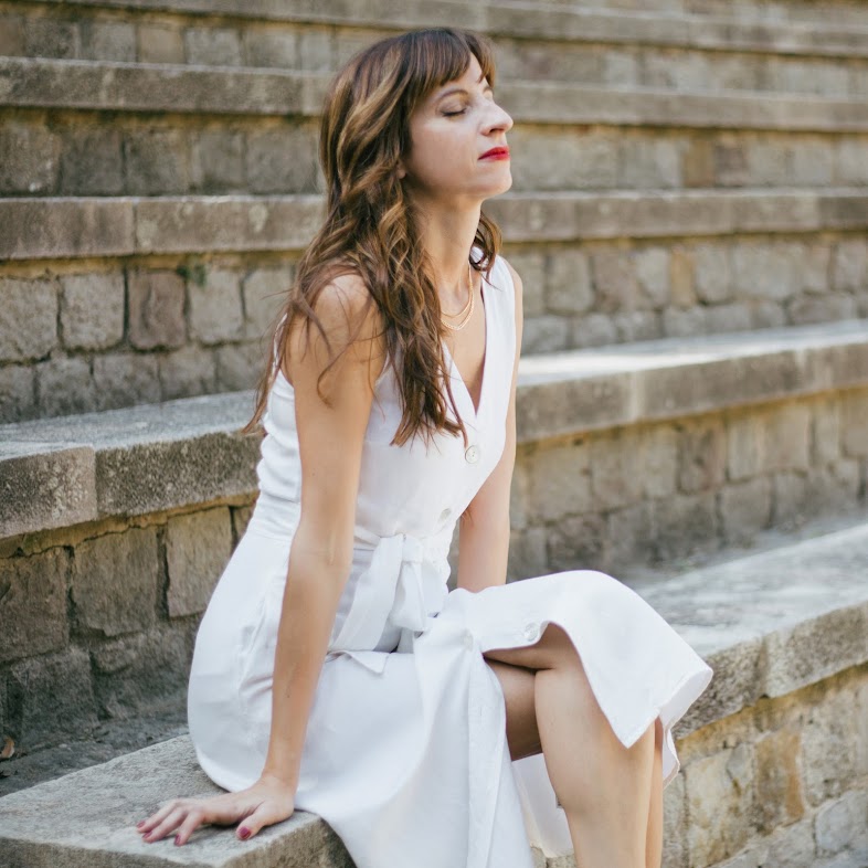 Laura Ribas_terapeuta y coach, especializada en gestión emocional y gestión del cambio y certificada en Mindfulness Self-Compassion (Autocompasión)